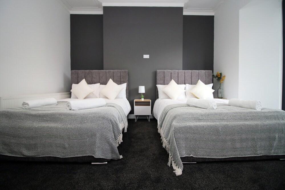 Skyline Remarkable 2-bed Apartment in Swansea