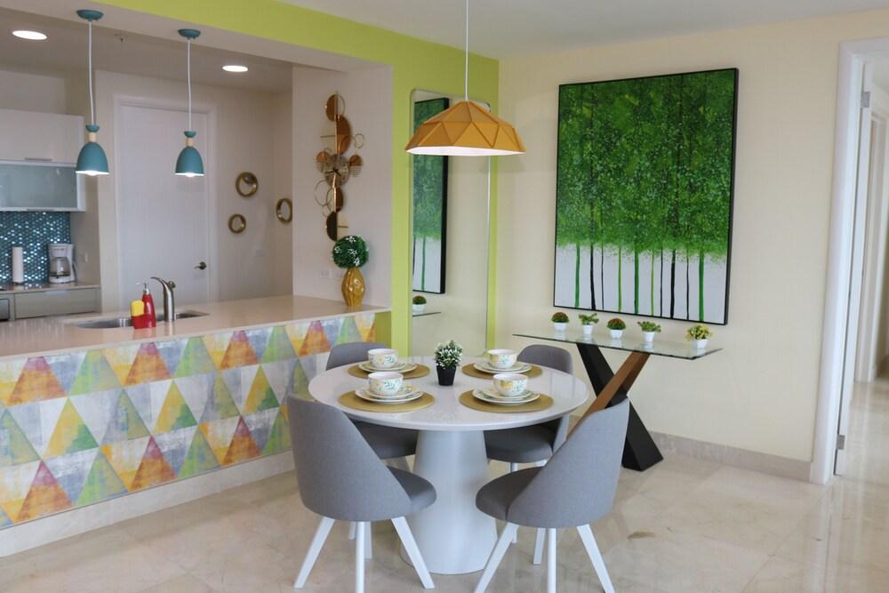 12C Sunny Luxury Resort Beachfront Oceanview