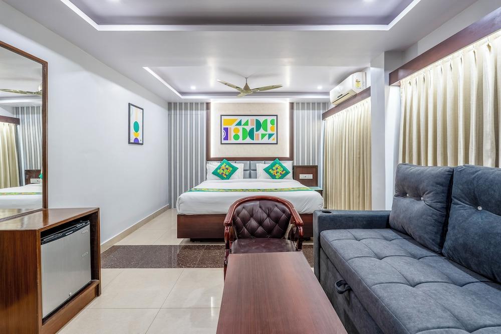 Treebo Marina Grand, Railway Station