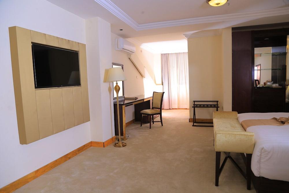 SUNLAND INTERNATIONAL HOTEL