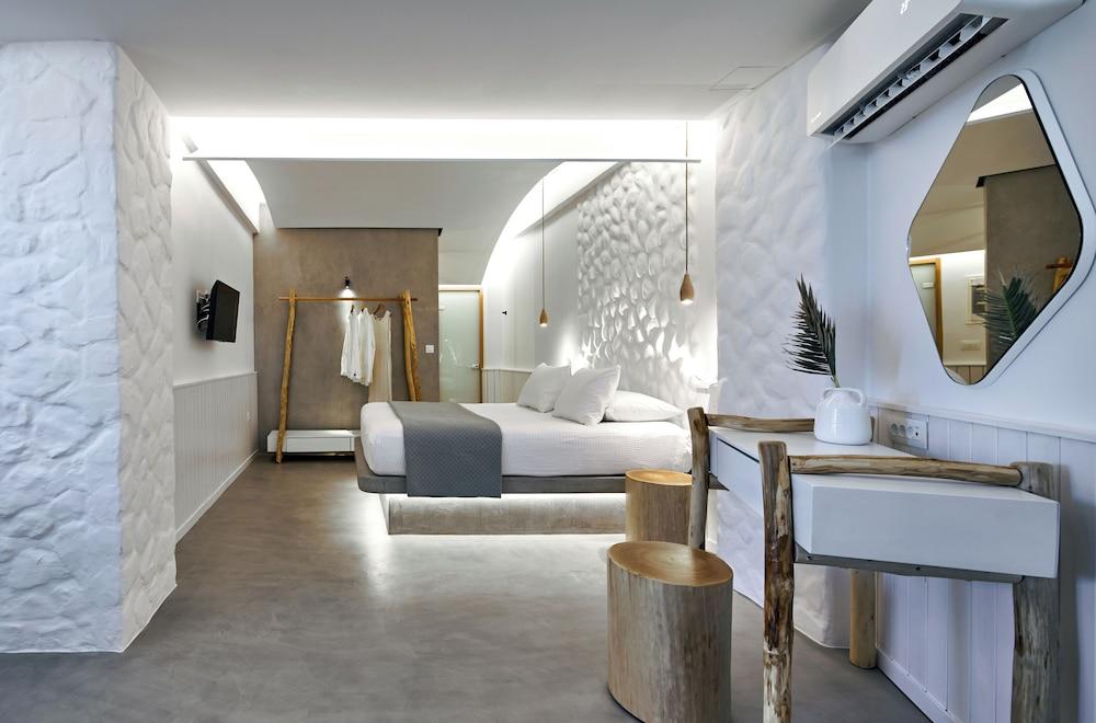 Oscar Beachfront Suites-Adults Only