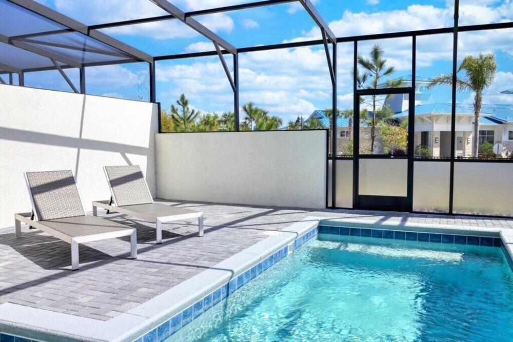 5 Bed Windsor Island Vacation Townhome