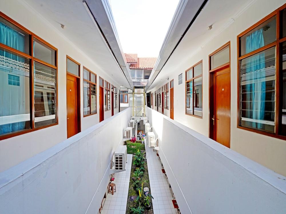 OYO 90840 Teratai Residence