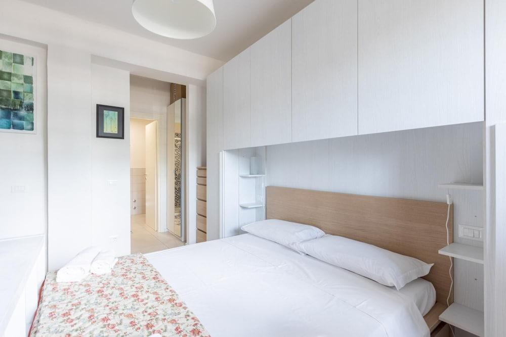 Gobetti - Short Holidays