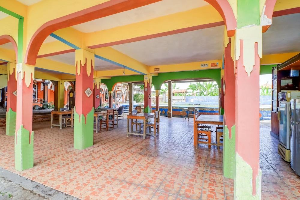 OYO 91042 Hawaina Hotel