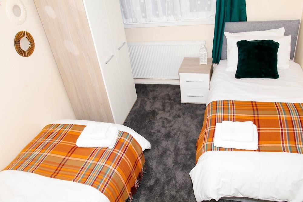 Newly Refurbished 3 Bedroom House B32