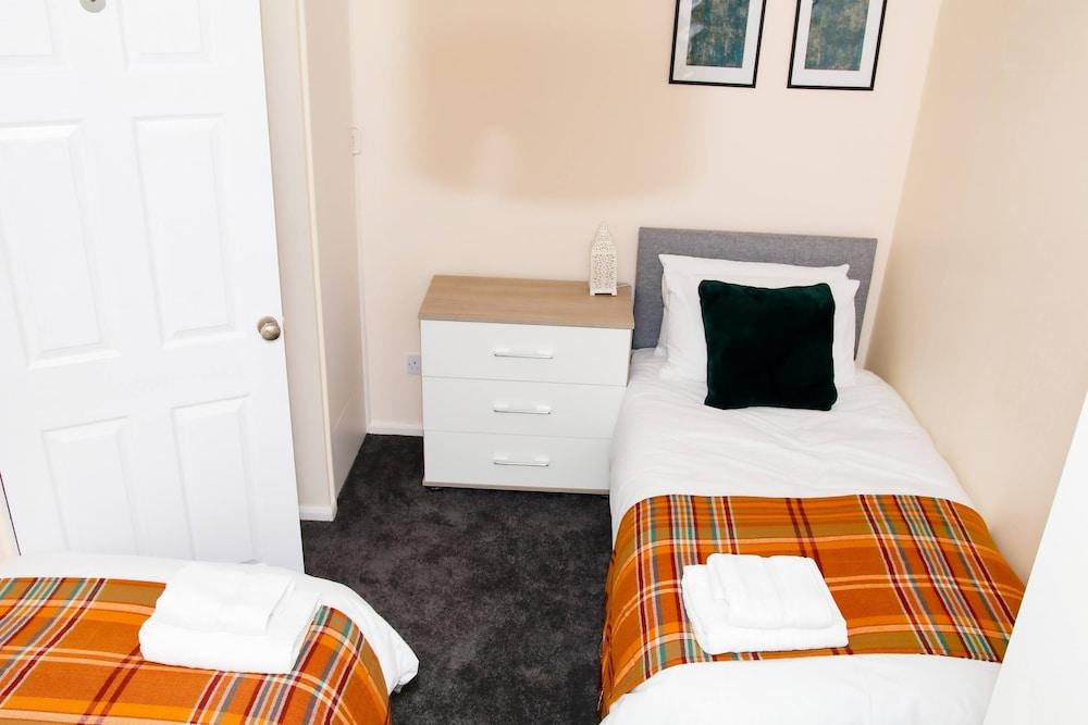 Newly Refurbished 3 Bedroom House B32