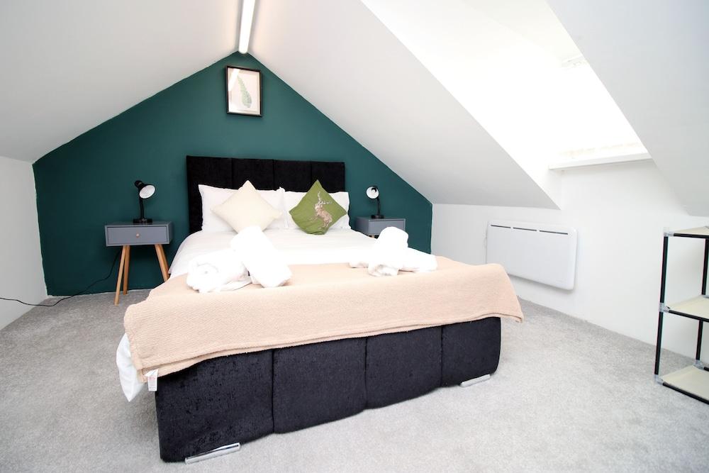 Skyline Immaculate 2-bed Apartment in Swansea