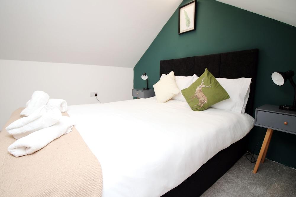 Skyline Immaculate 2-bed Apartment in Swansea