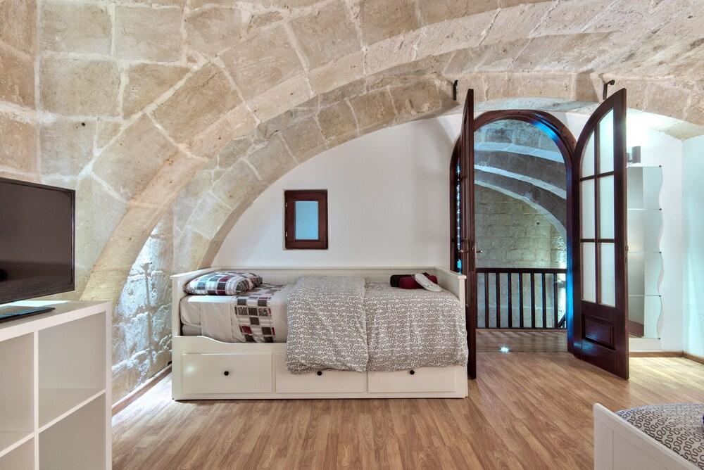 Waterfront Valletta House-tritoni hotels