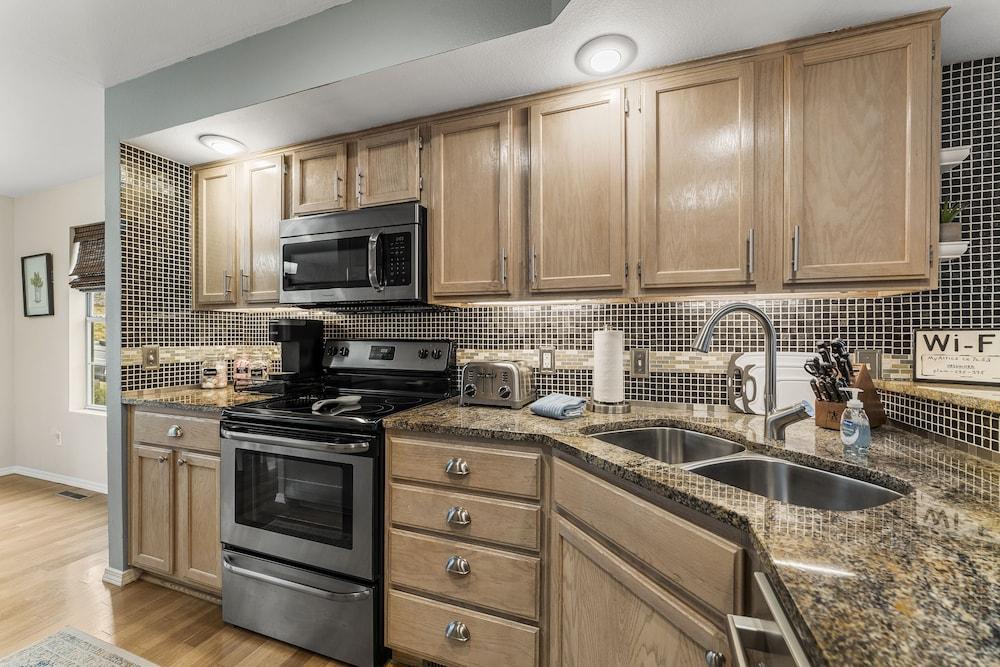 Premiere Pointe 2 Bedroom Condo by RedAwning