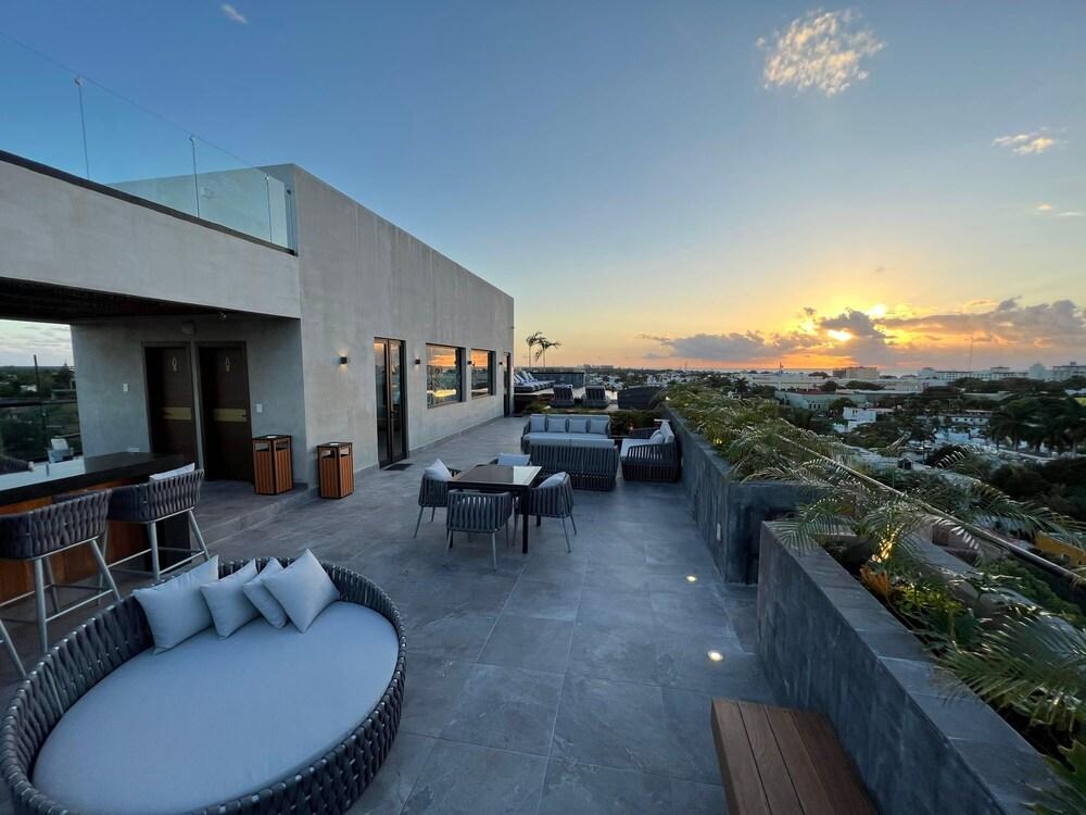 Kippal Cuarzo Oceanfront Opulence