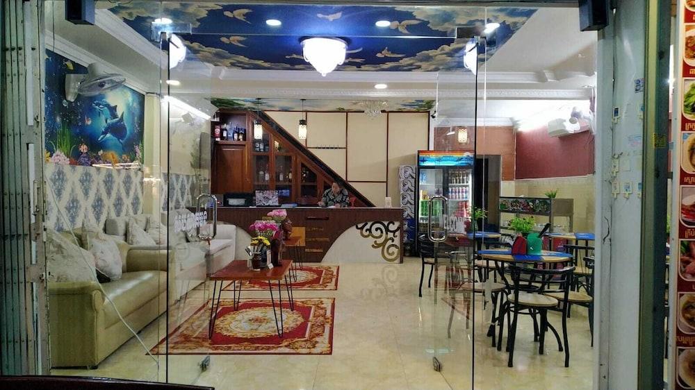 Unique Hotel Management Service