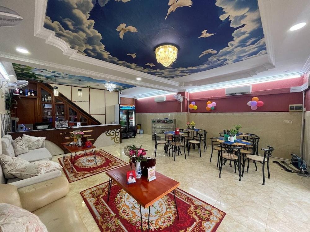 Unique Hotel Management Service