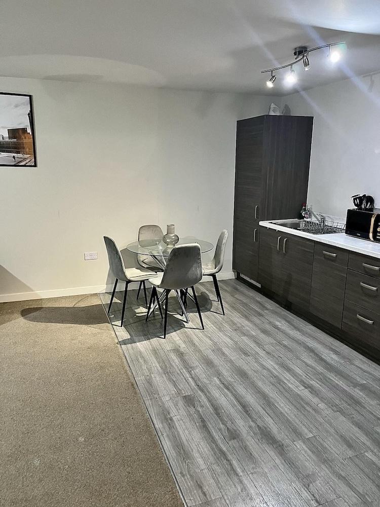 Stunning 2-bed Apartment in Salford