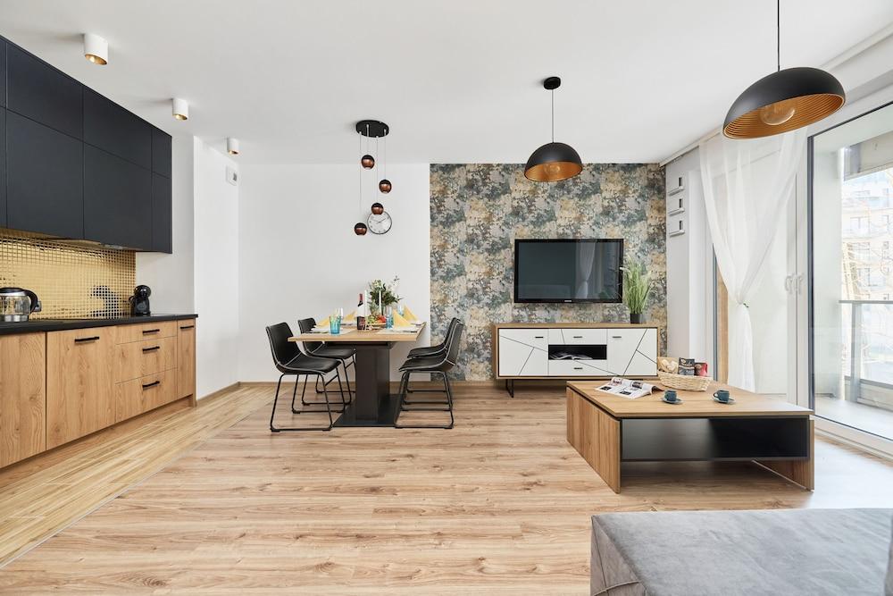 Stylish Apartment Wroclaw by Renters
