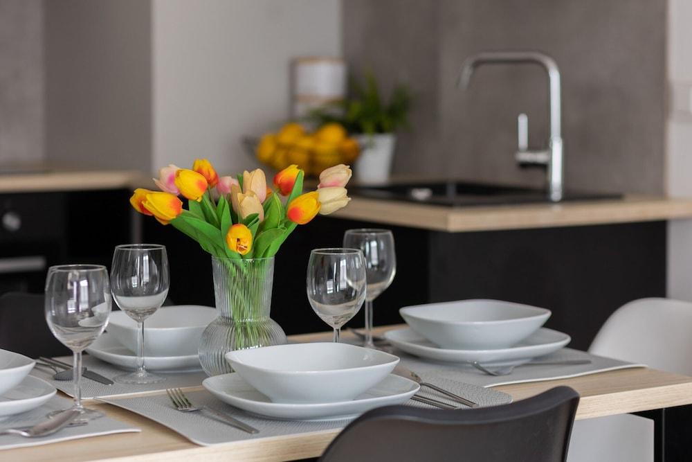 Warsaw Glebocka Apartment by Renters