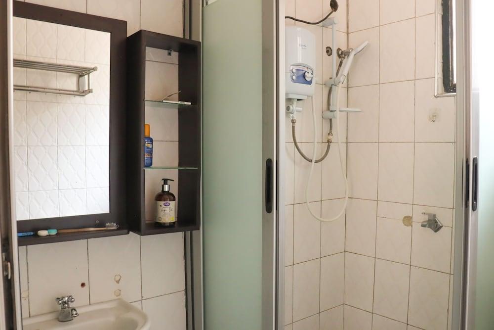 Charming 2-bed House in Kampala