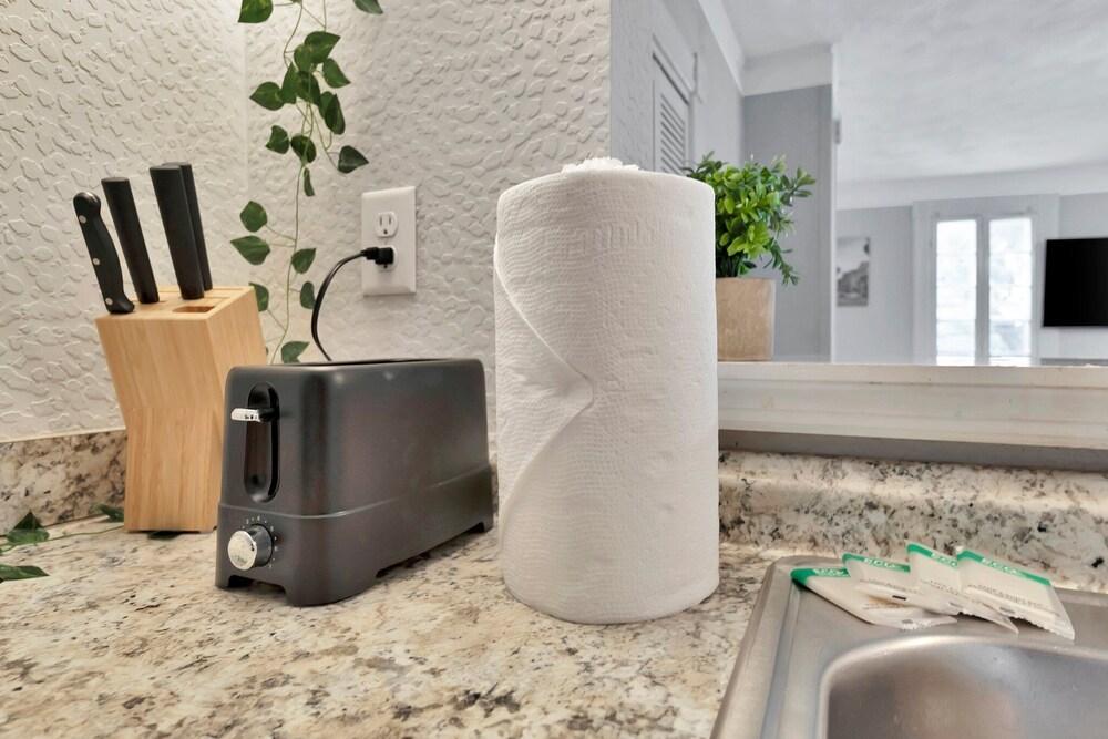 Le Chateau on Bayshore