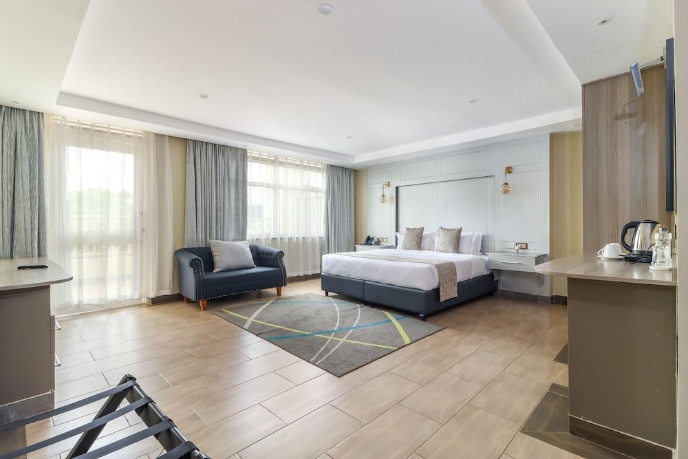 DALLAS PREMIERE HOTEL