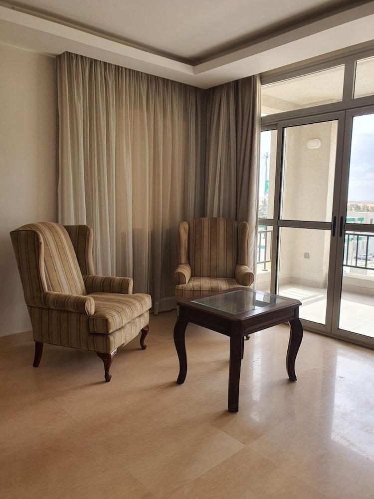 Vesta - Luxury Apt - 3BR - Cfc VII