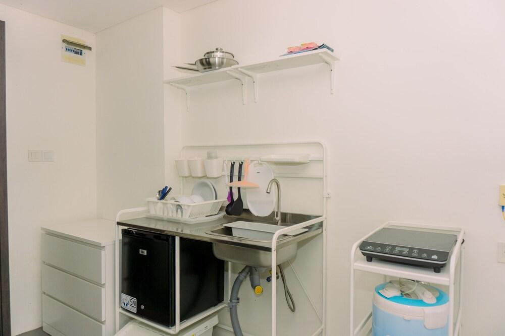 Comfortable And Homey Studio Bintaro Icon Apartment