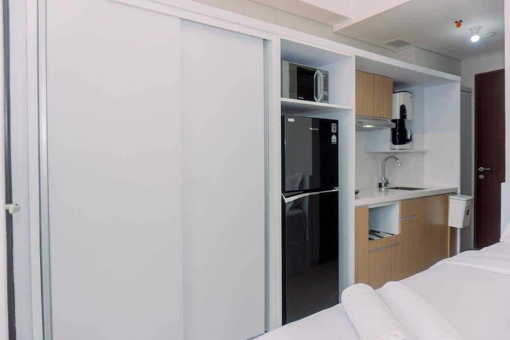Nice And Elegant Studio At Transpark Bintaro Apartment