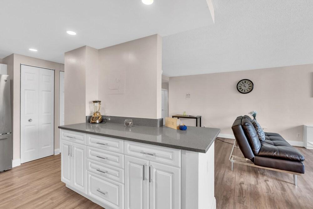 2BR Modern Apt with Easy Access to City