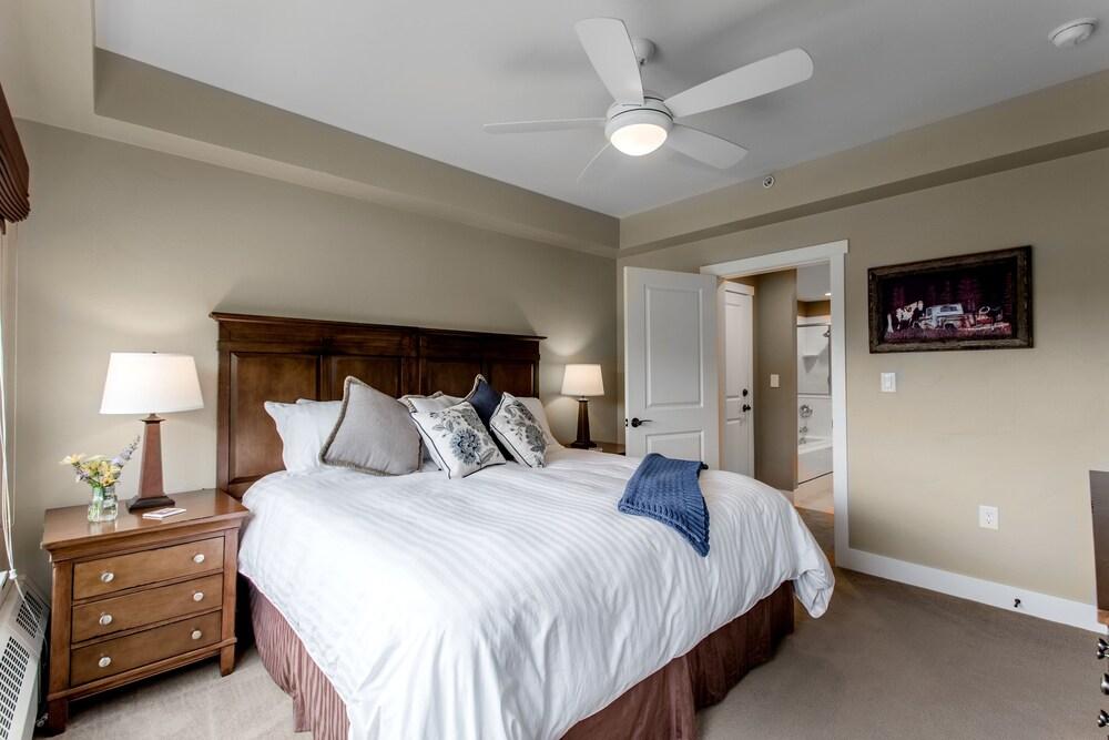 Base Camp 215 2 Bedroom Condo by Redawning