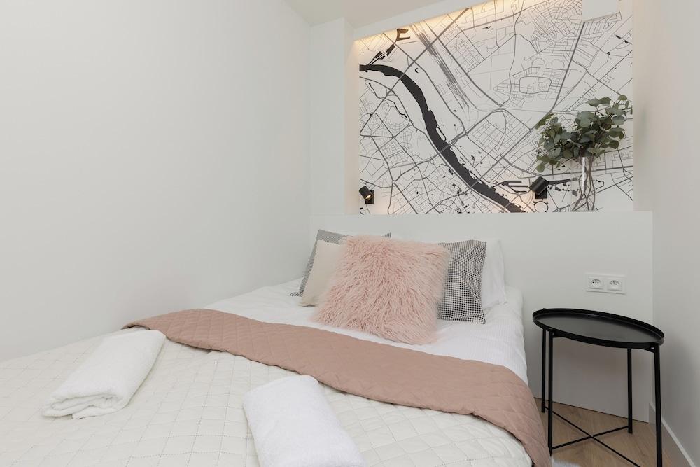 Emilii Plater Apartment by Renters