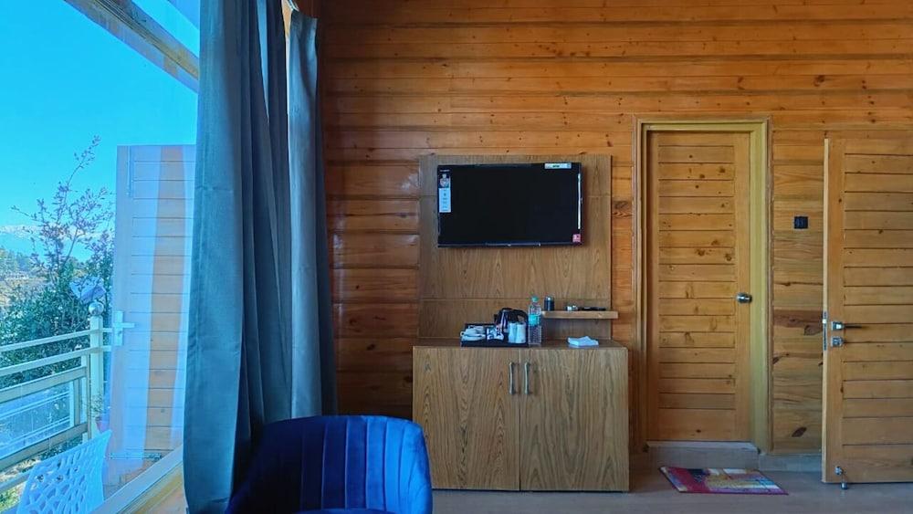 The Royals Apricot Garden