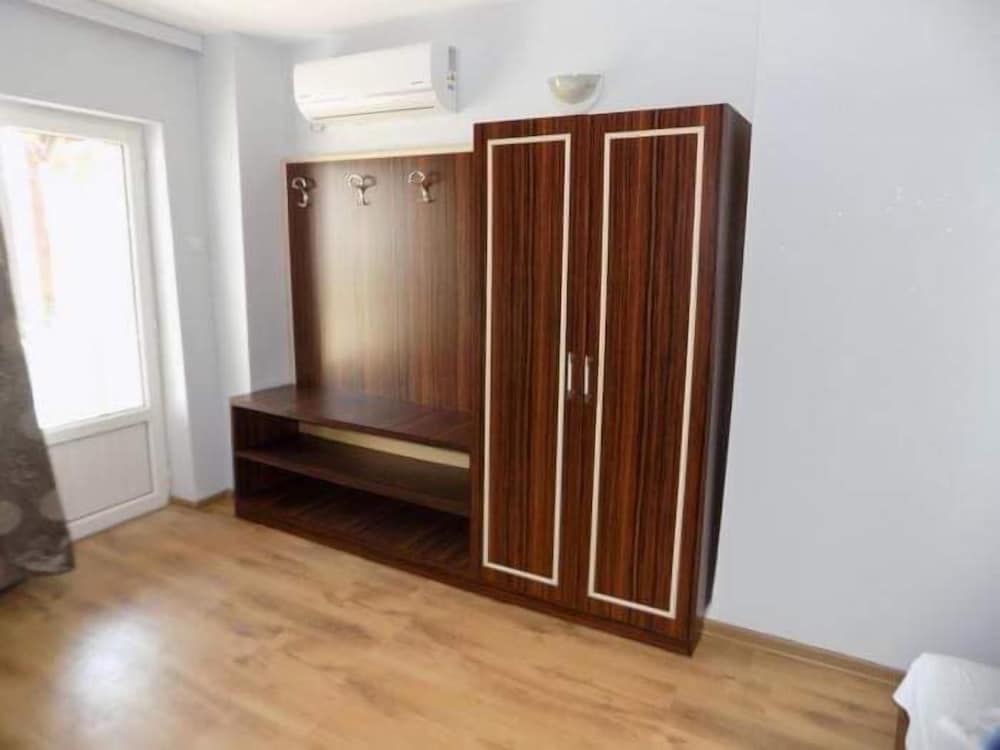 Guest House & Rooms Chris Toros