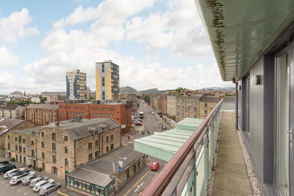 403 Outstanding Penthouse in Vibrant Leith With Secure Parking