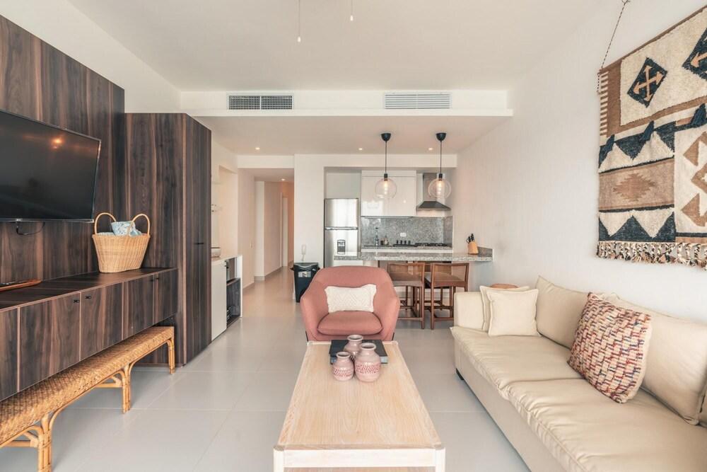 Ocean Front 2BR Apartment at Juan Dolio Ag02