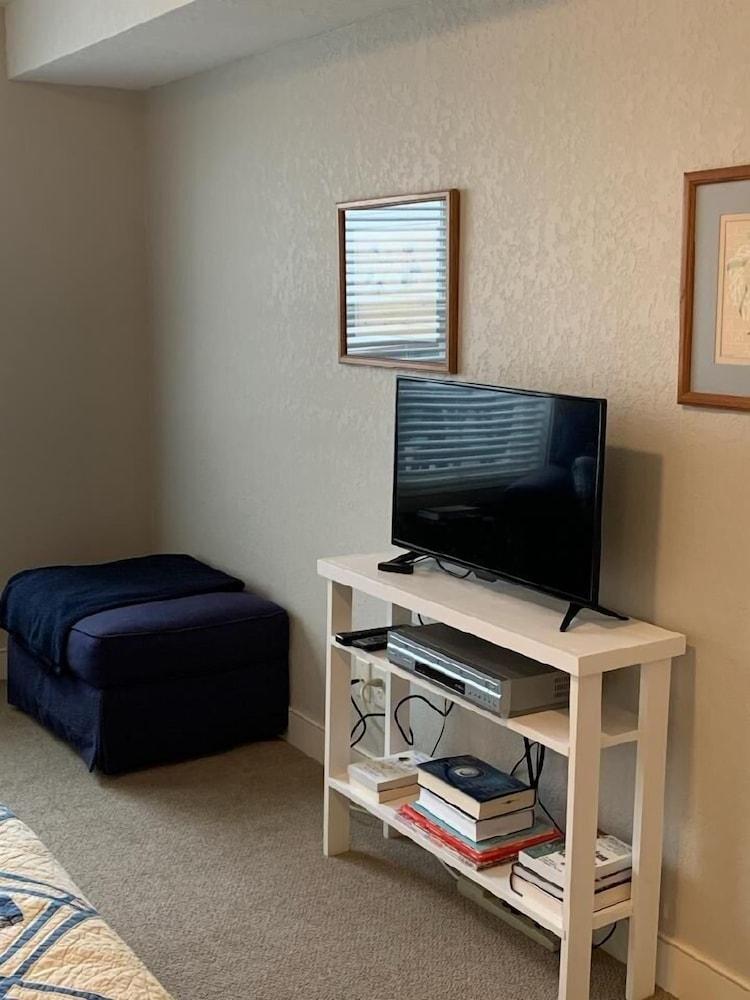 Unit 207 2 Bdrm/ 2 Ba 2 Bedroom Condo by RedAwning