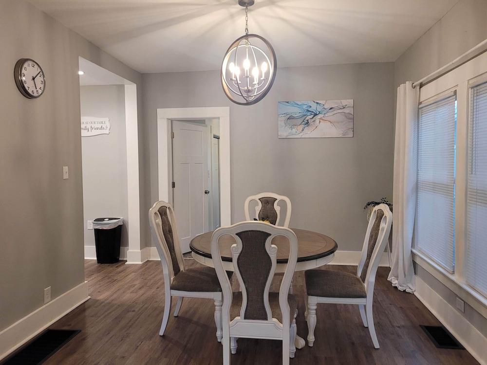 Charming 3b-1b Westside Indy