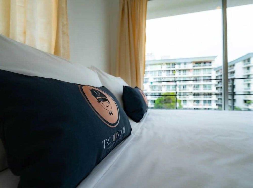 RQ Bangkok Sukhumvit 50 by Collection O