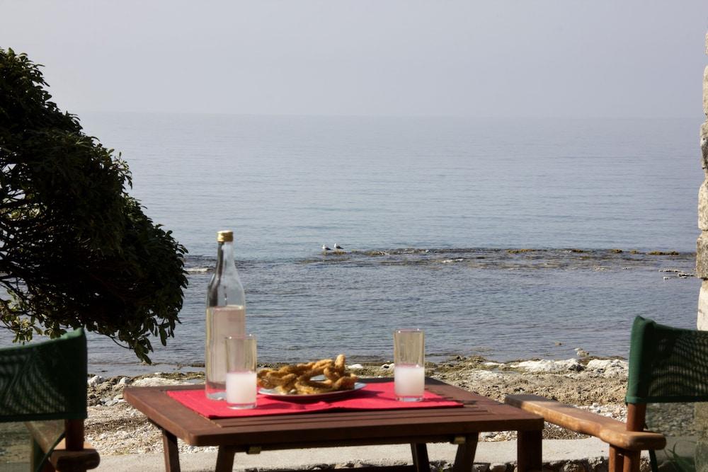 Bostani SeasideHouse Mani