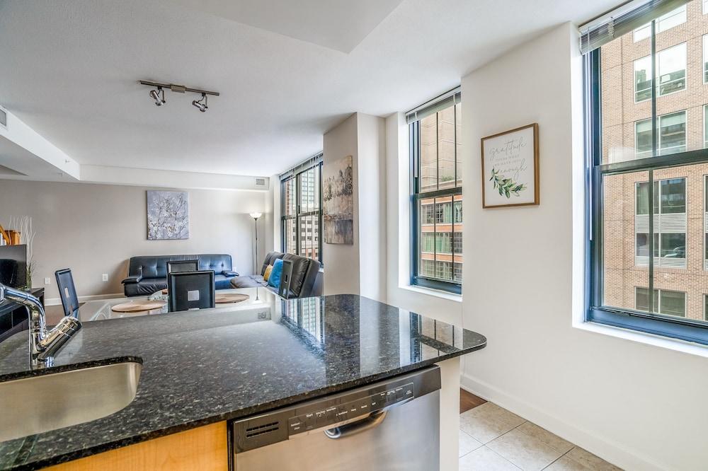 2 Bedroom Apt at Inner Harbor