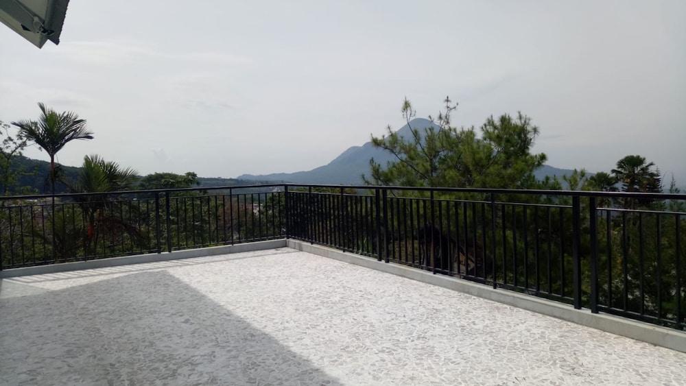 Arainn Bed And Breakfast Tretes Prigen by ecommerceloka