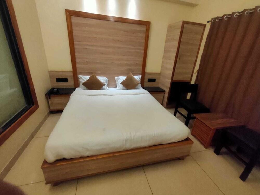 Snow White Regency Manali