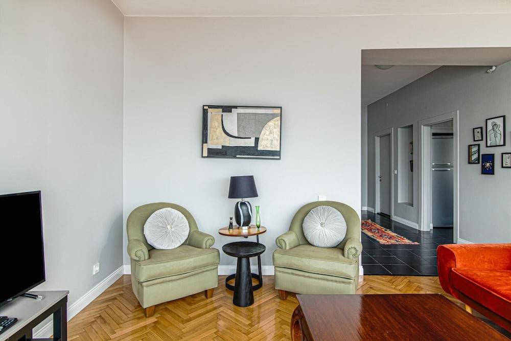 Central 2 1 Flat With Bosphorus View in Beyoglu