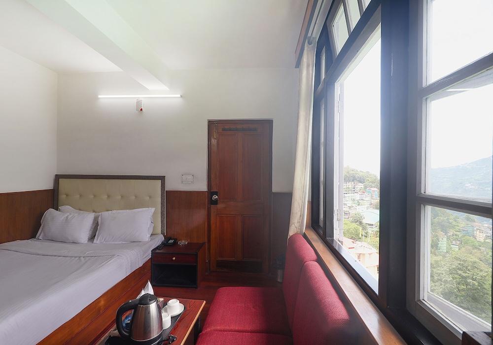 Fabhotel Meylong Hills