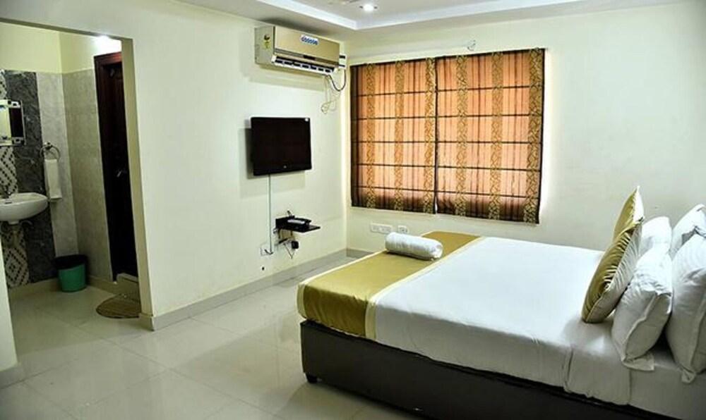 Fabhotel Sapphire Asta