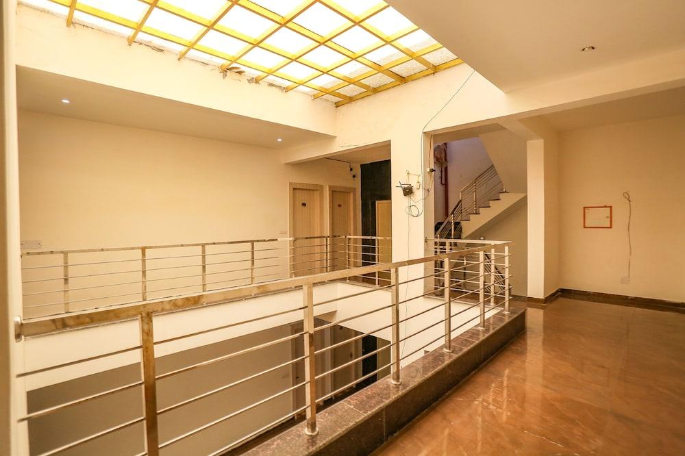 FabHotel Sky Rise Inn