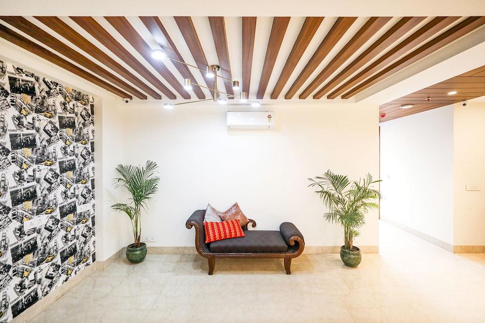 Fabhotel La Paz Stay B&B