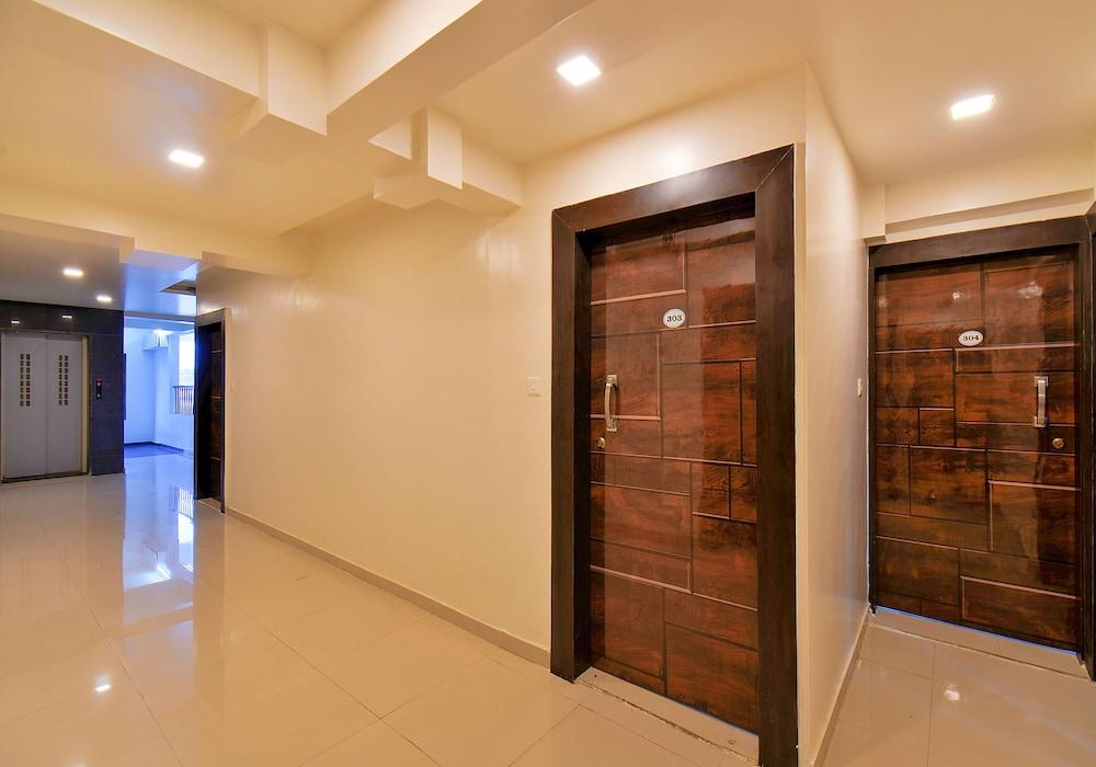 Fabhotel White House