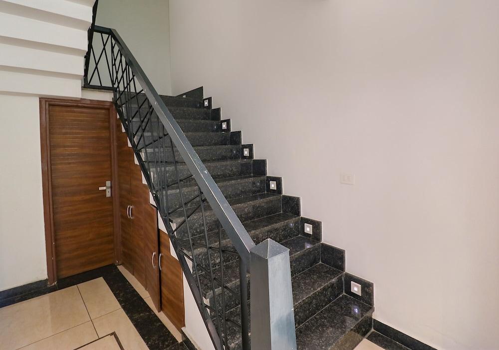 Fabhotel Golden Home