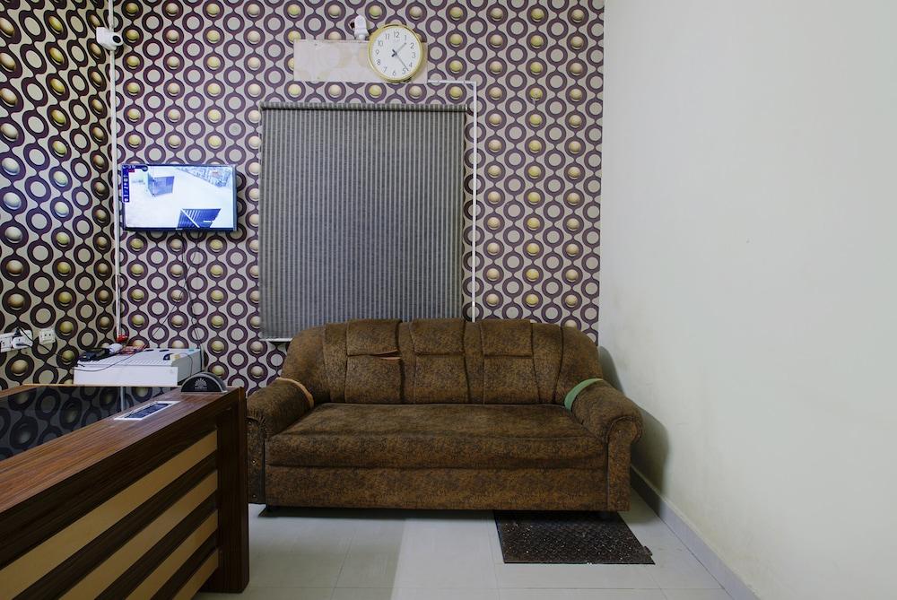 Fabhotel Green Tree Residency