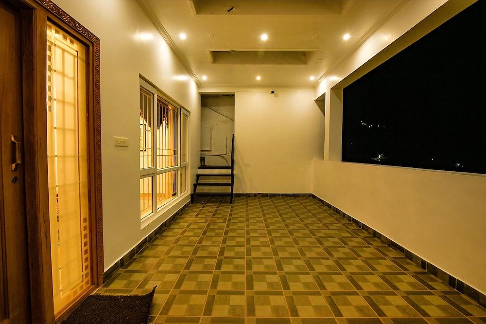 FabHotel Greenwood Stays